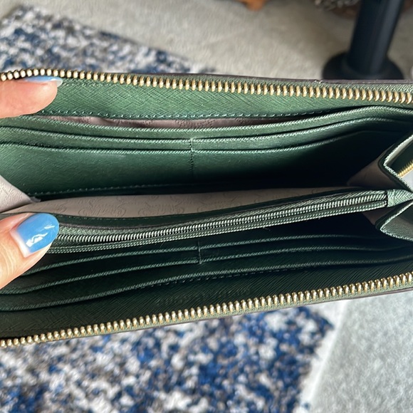 MICHAEL KORS Green Wallet - Picture 4 of 4
